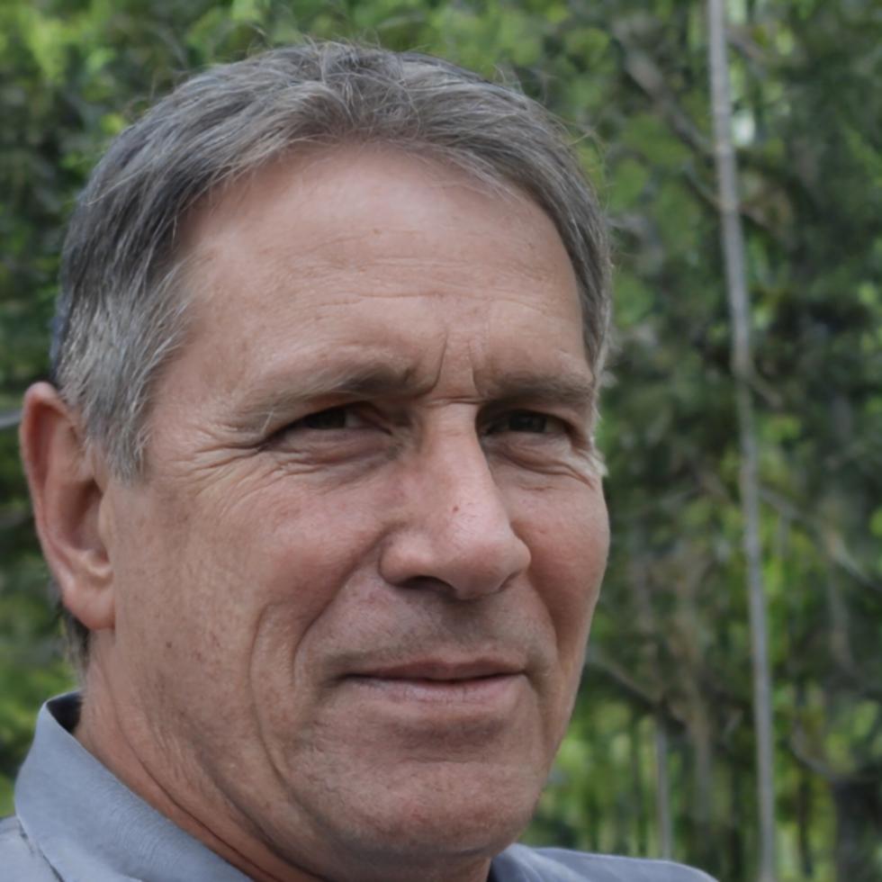Retrato de Andrés Mendoza, especialista en finanzas corporativas